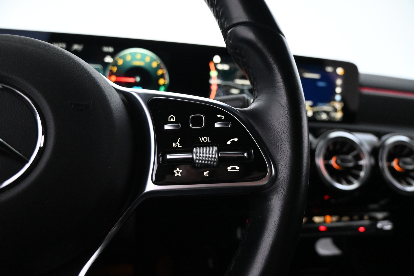 MERCEDES-BENZ CLA 2023