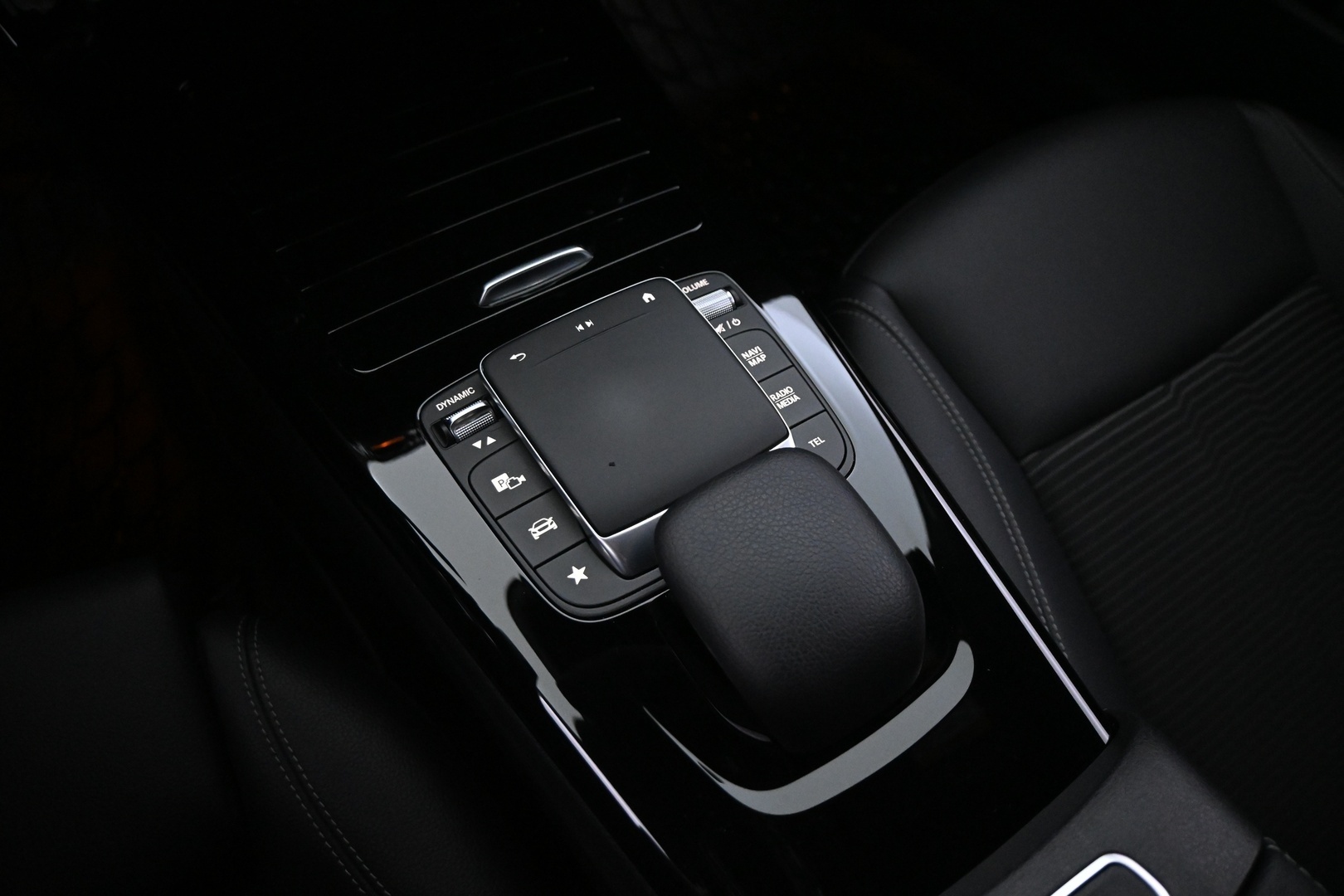 MERCEDES-BENZ CLA 2023