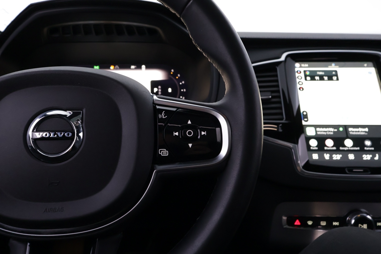 VOLVO XC90 2023