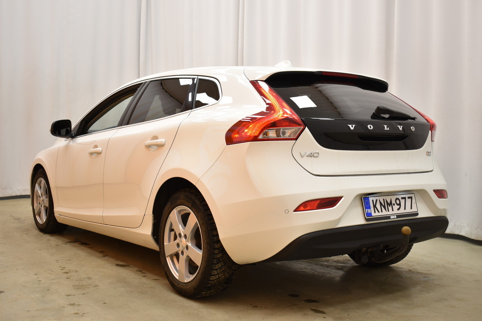 VOLVO V40 2016