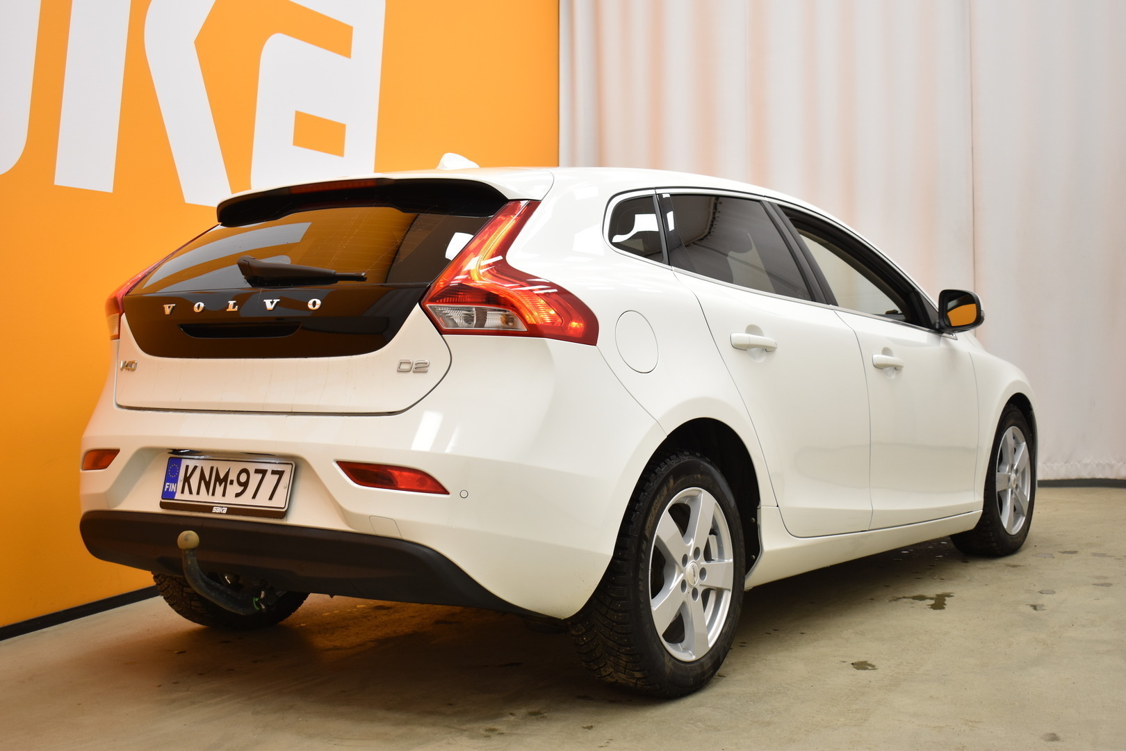 VOLVO V40 2016