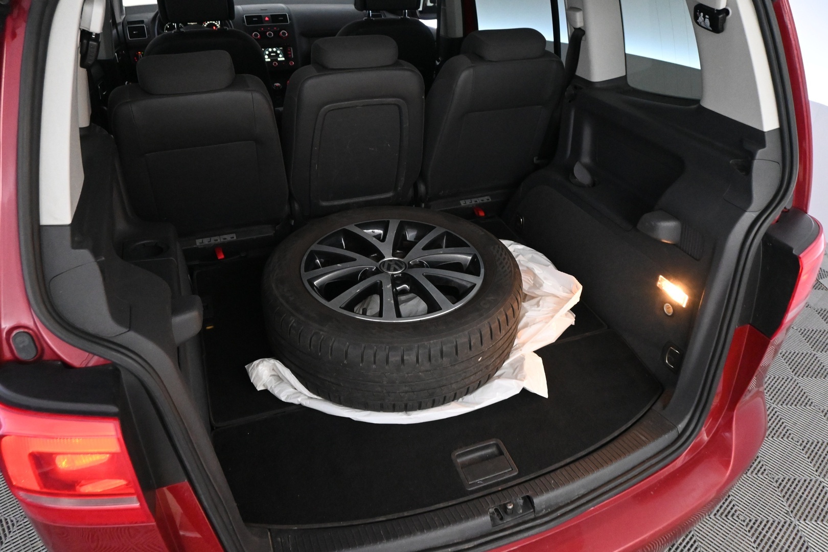 VOLKSWAGEN Touran 2013