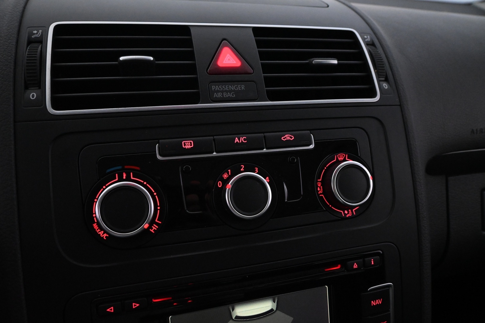 VOLKSWAGEN Touran 2013