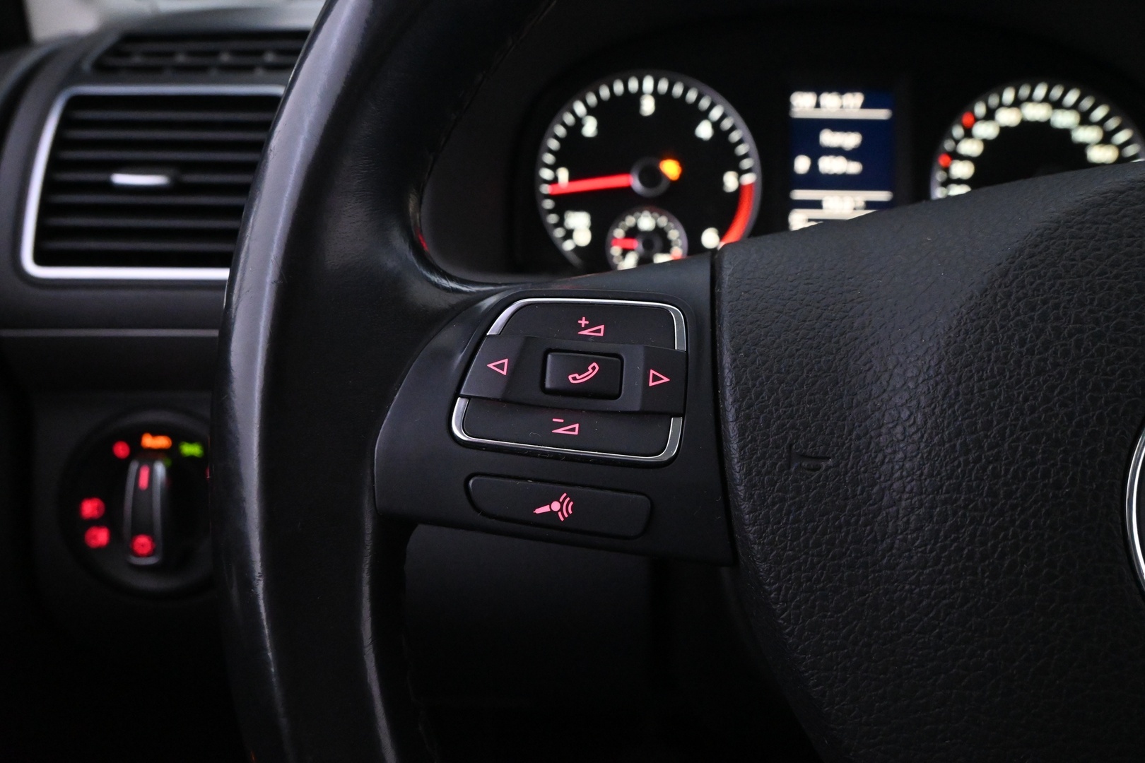 VOLKSWAGEN Touran 2013