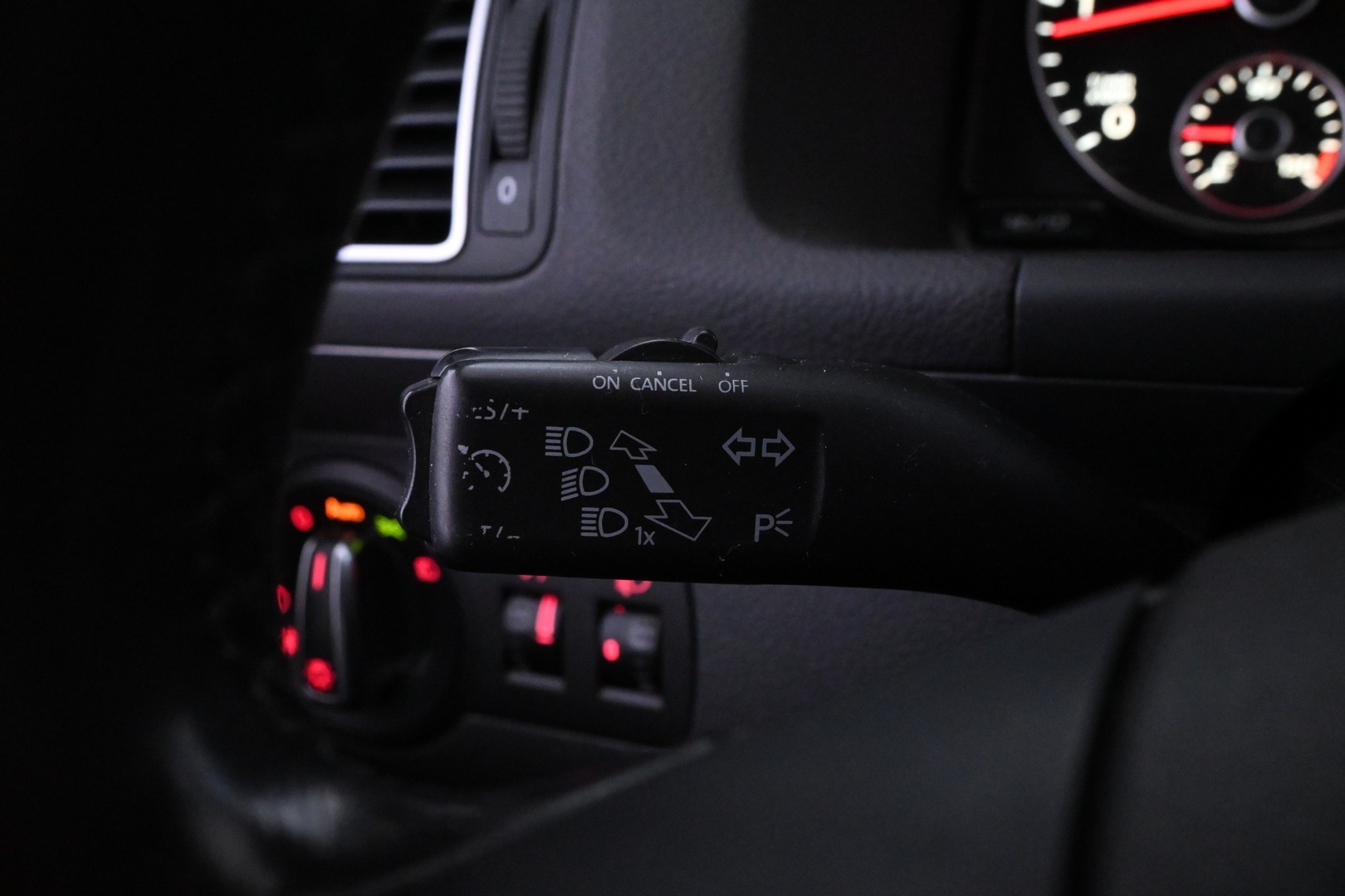 VOLKSWAGEN Touran 2013