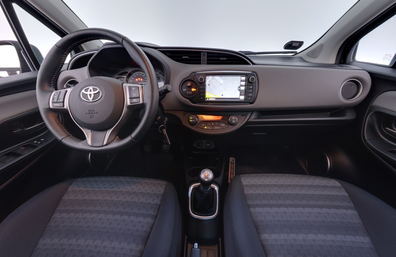 TOYOTA Yaris 2017