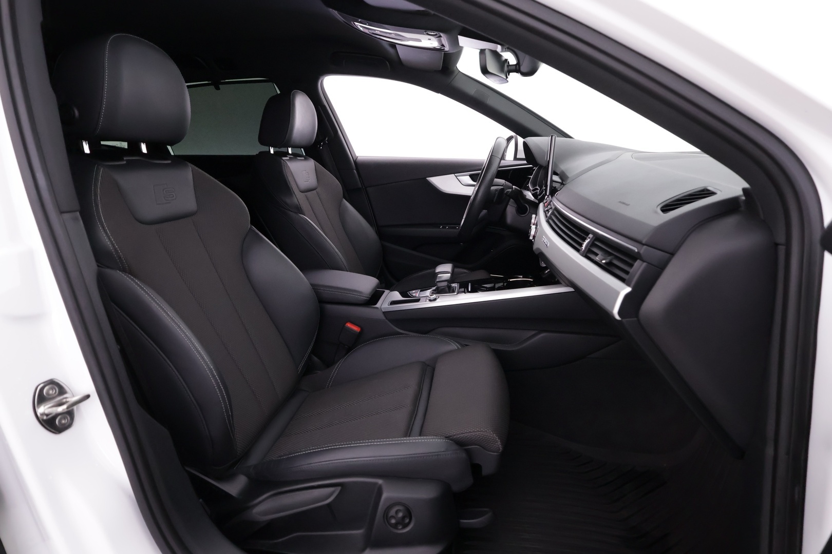 AUDI A4 2021