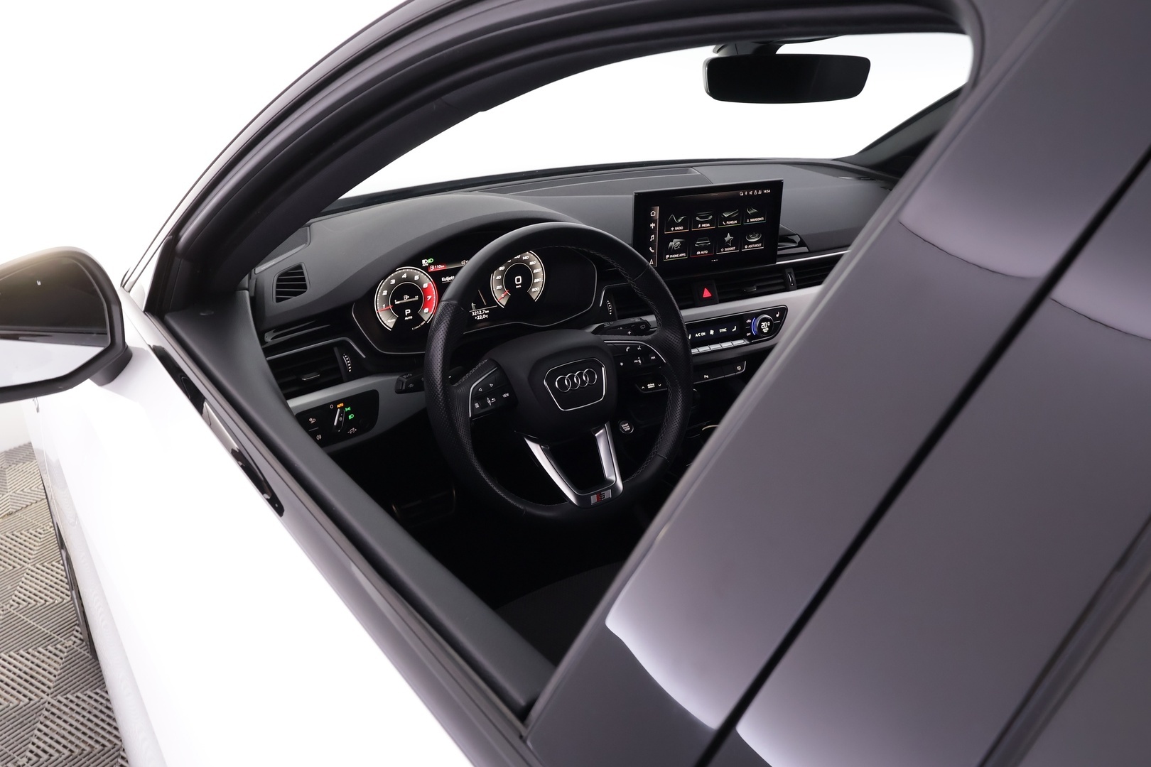 AUDI A4 2021