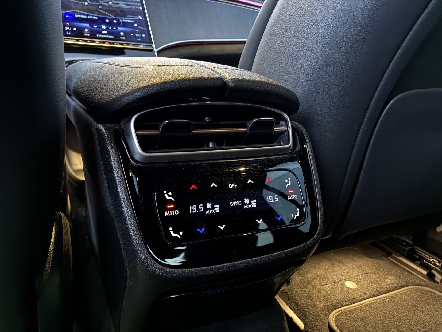 MERCEDES-BENZ EQE 2023