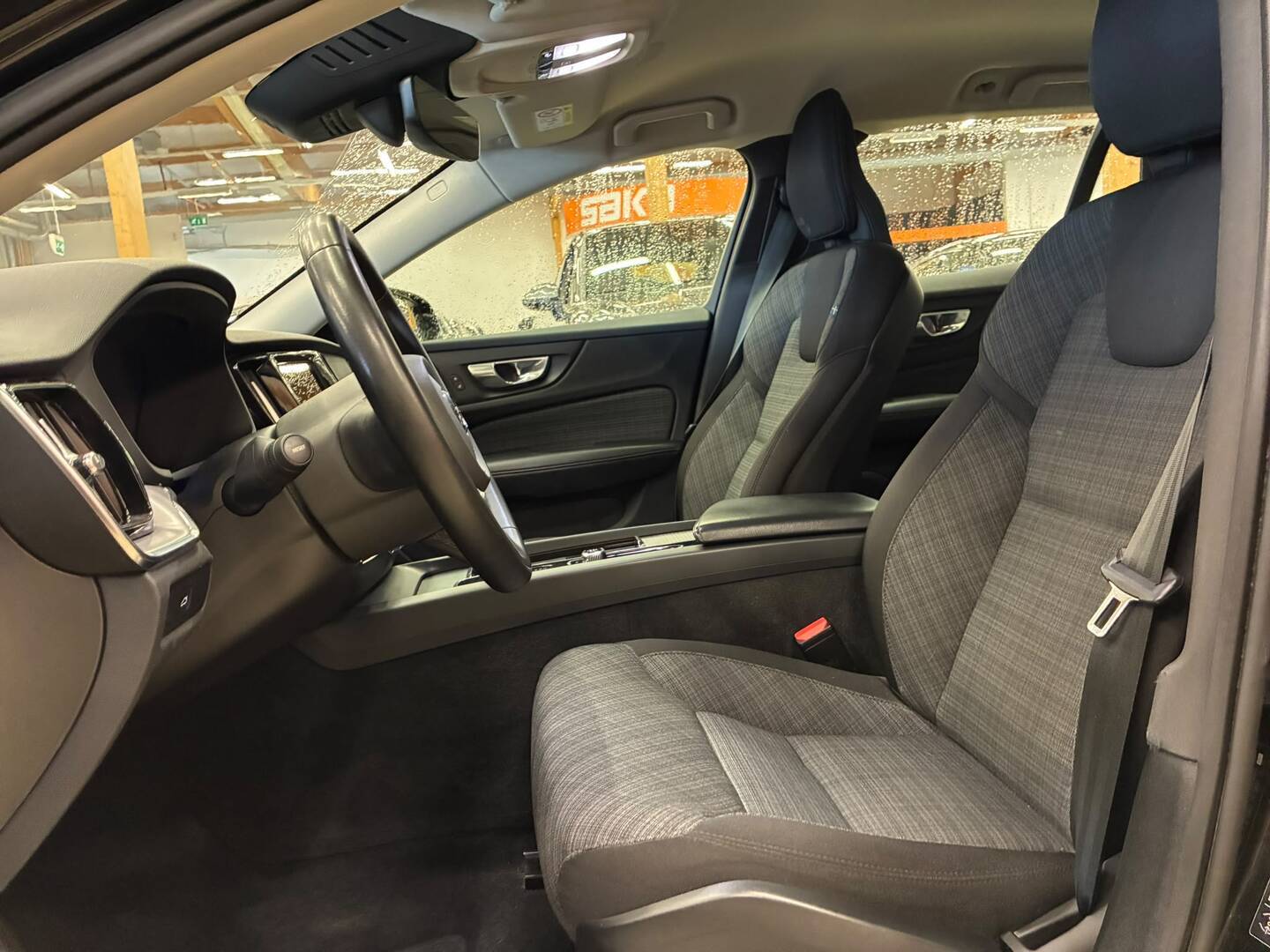 VOLVO V60 2023