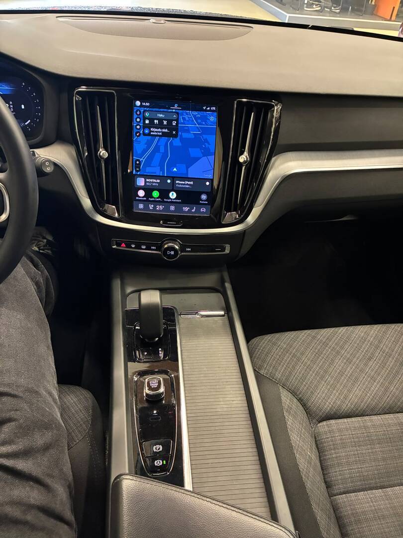 VOLVO V60 2023