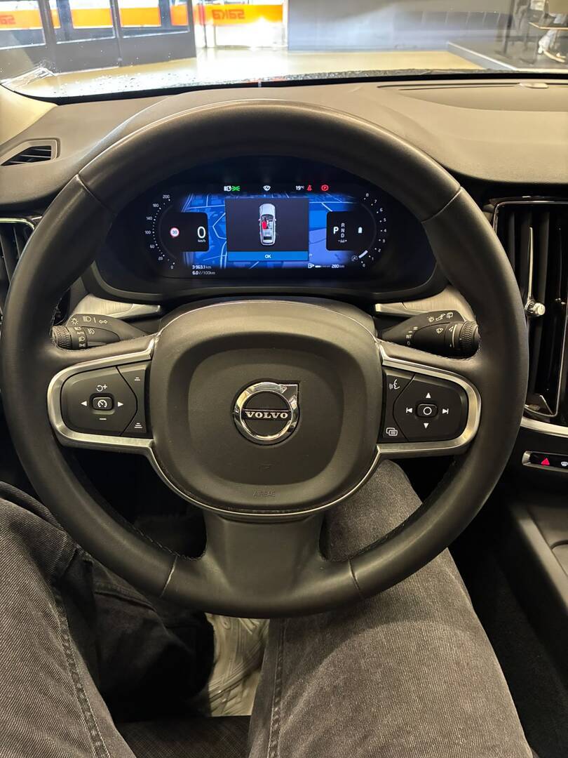 VOLVO V60 2023