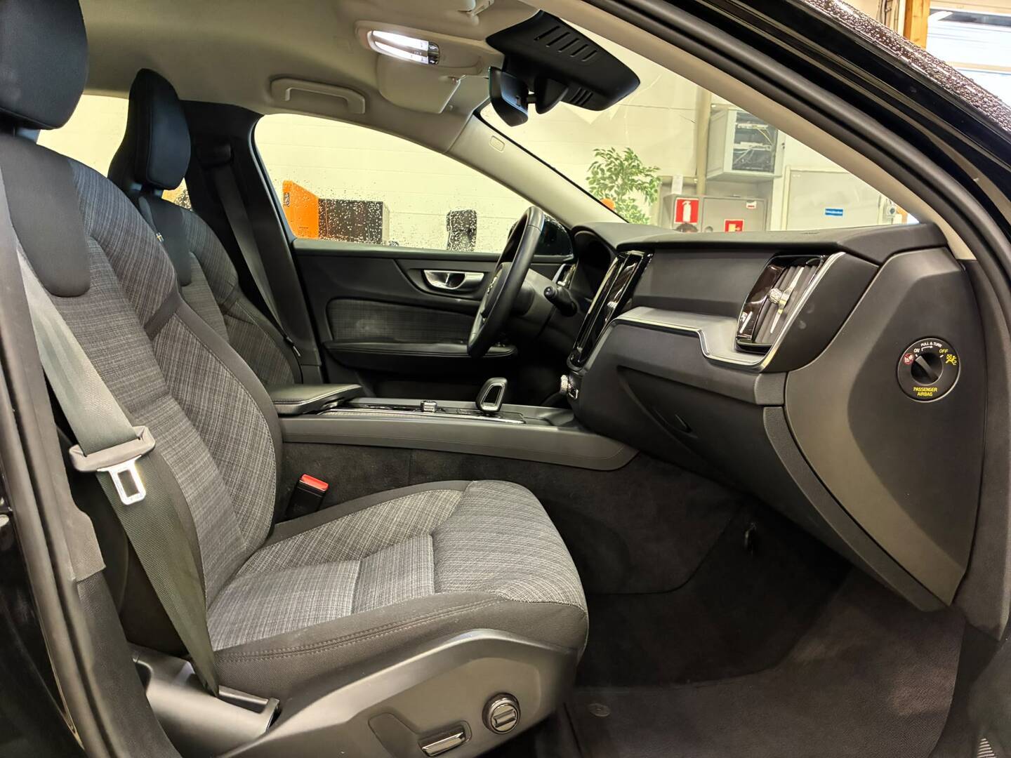 VOLVO V60 2023