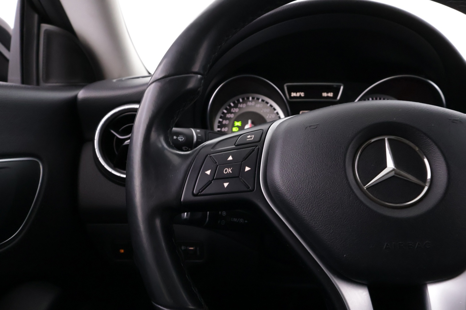 MERCEDES-BENZ CLA 2015