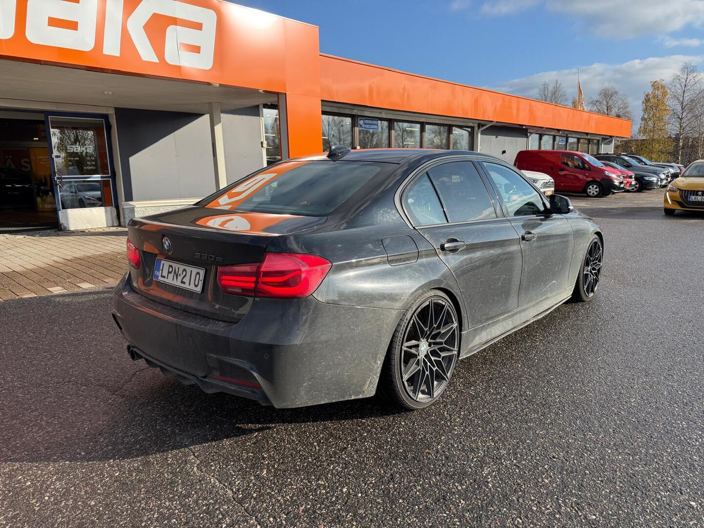 BMW 330 2017