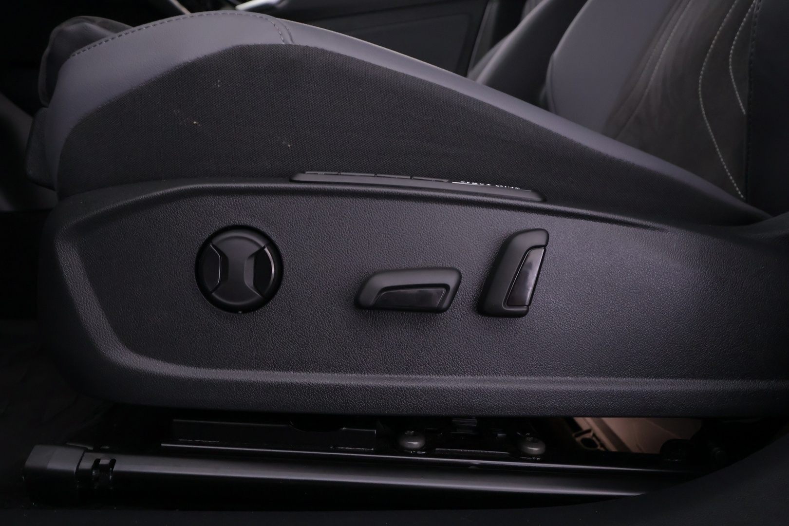 VOLKSWAGEN ID.4 2025