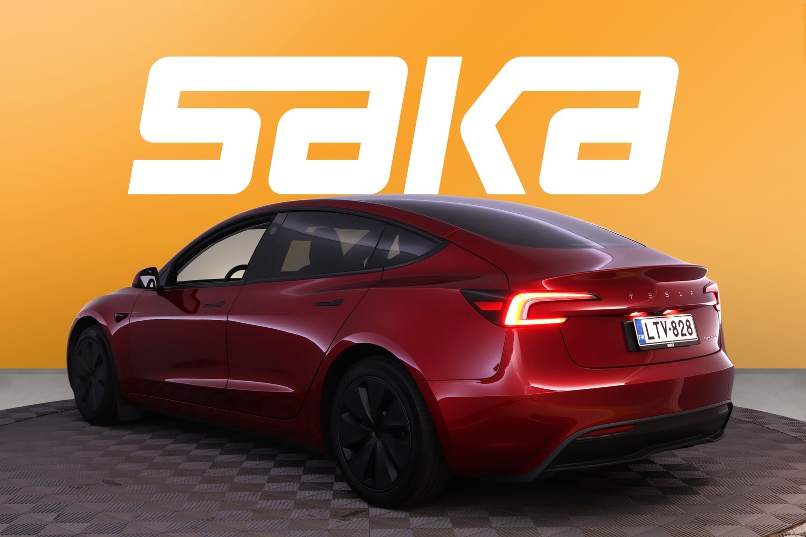 TESLA Model 3 2024