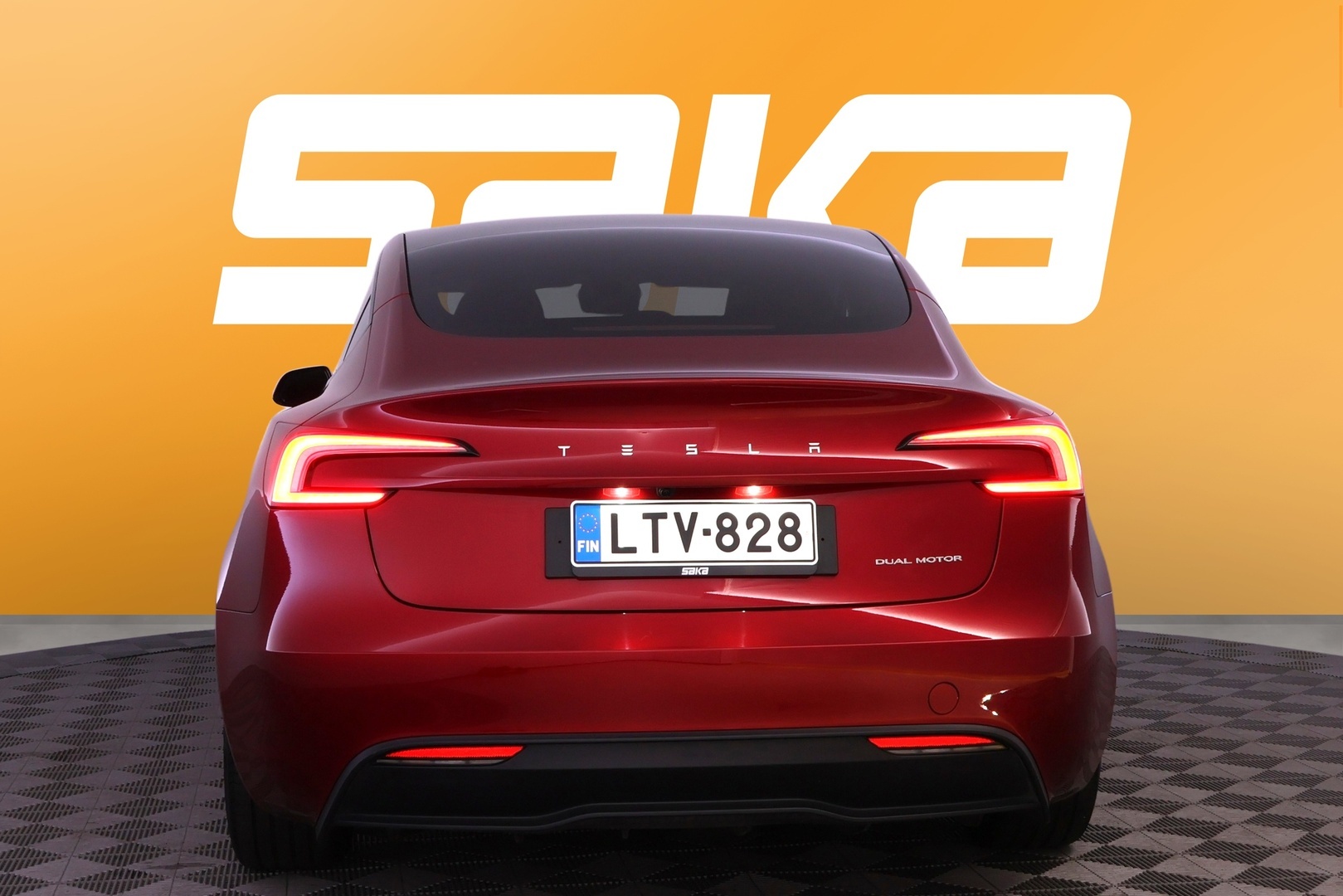 TESLA Model 3 2024