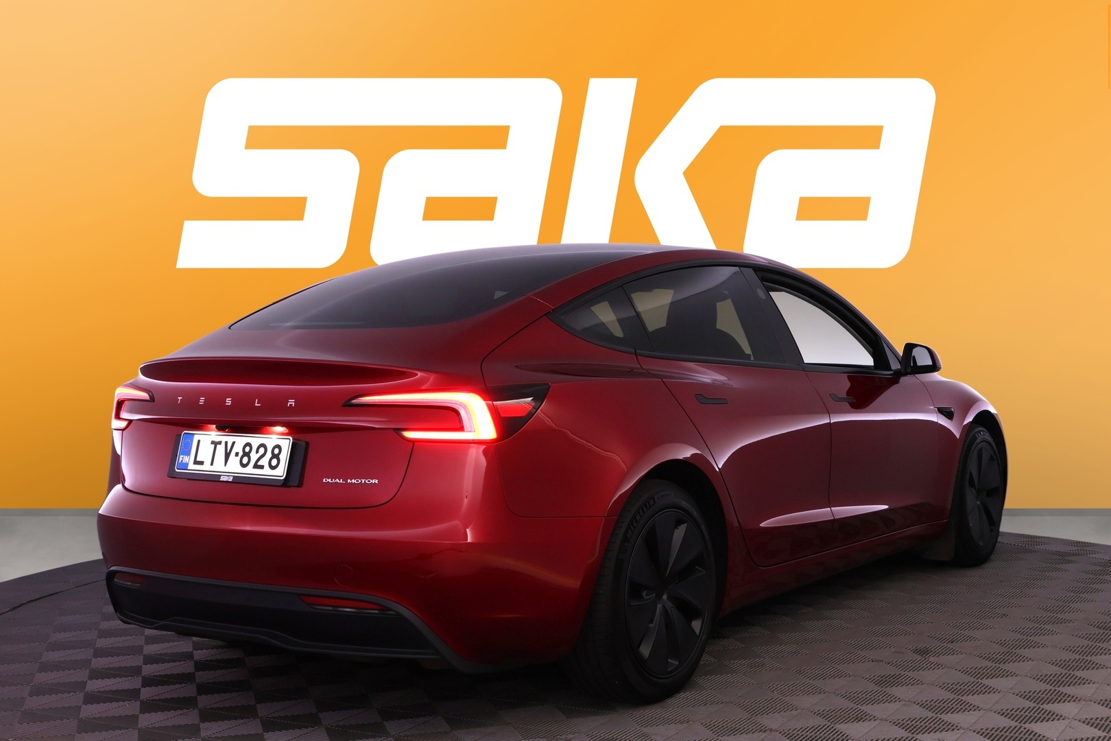 TESLA Model 3 2024