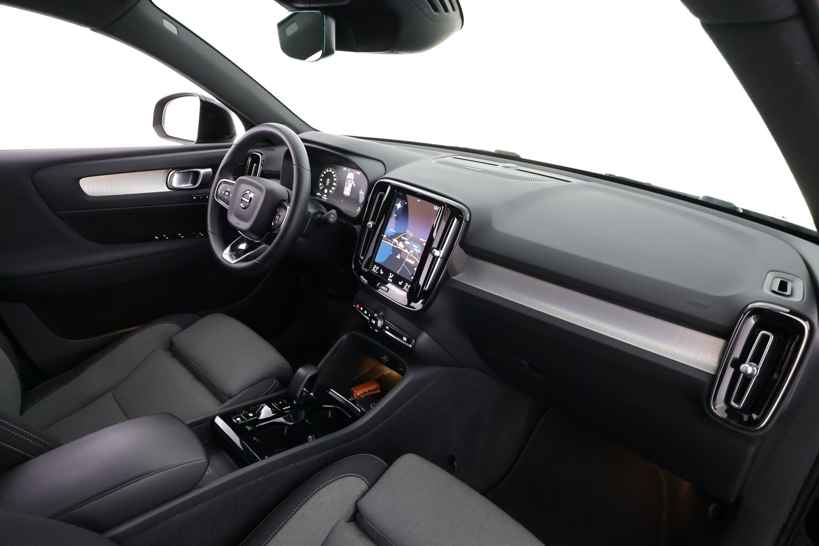 VOLVO XC40 2023