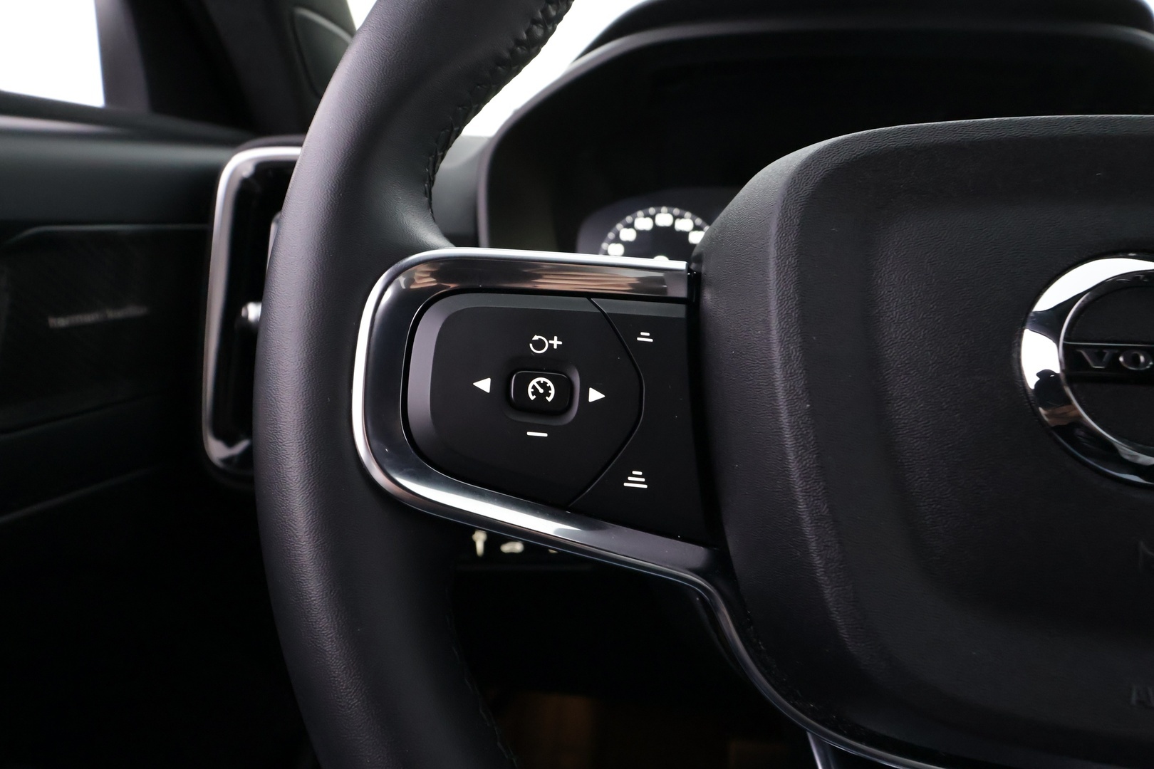 VOLVO XC40 2023