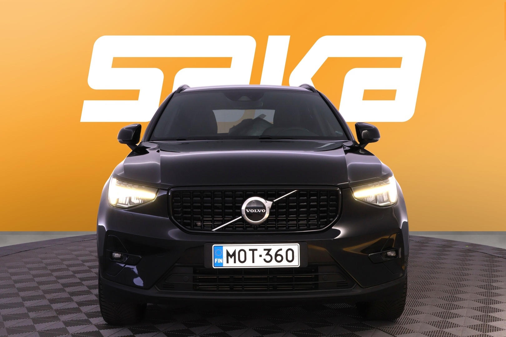 VOLVO XC40 2023