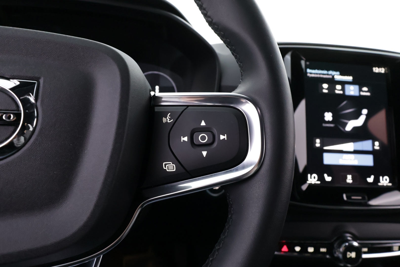 VOLVO XC40 2023
