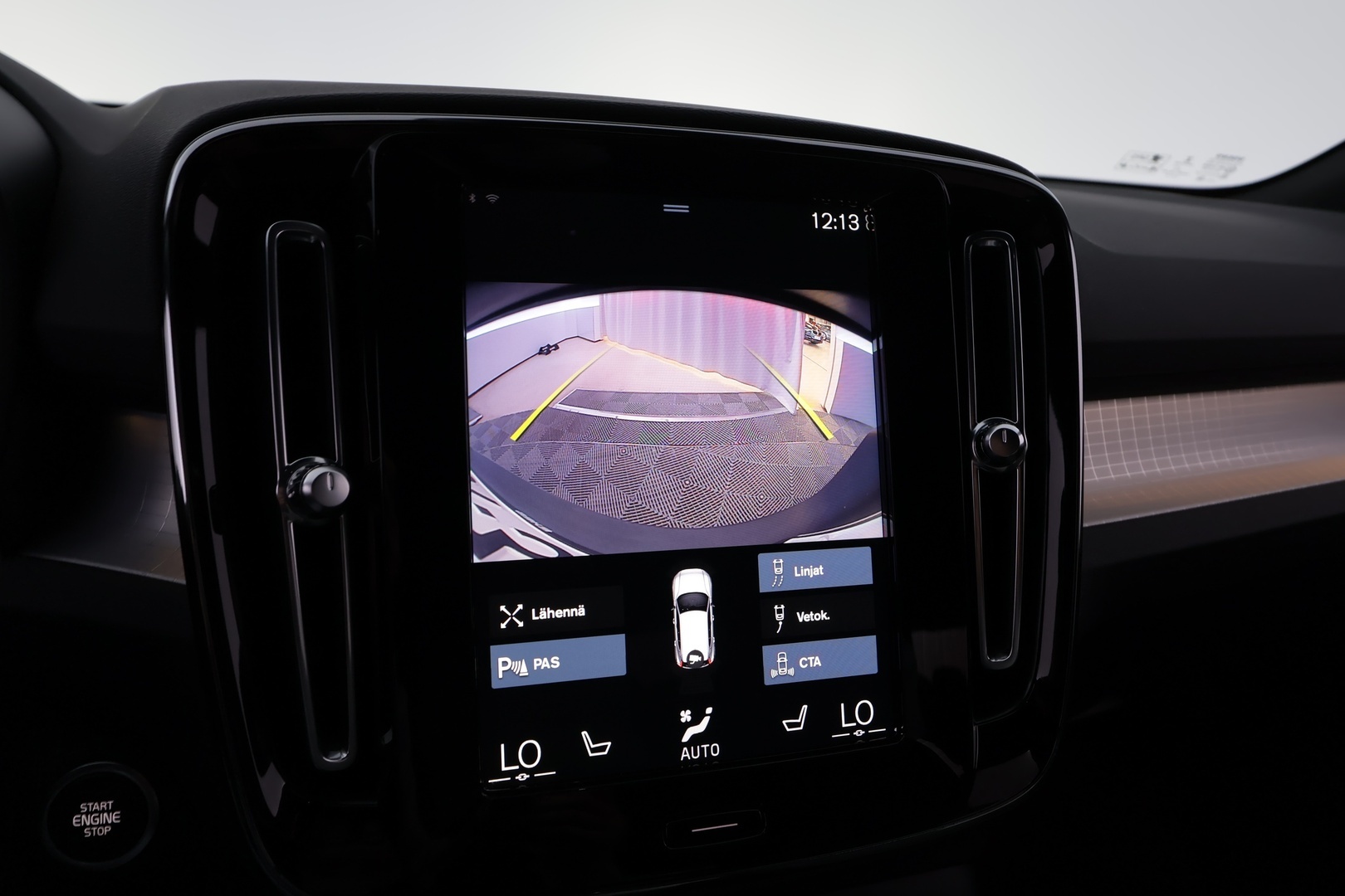 VOLVO XC40 2023