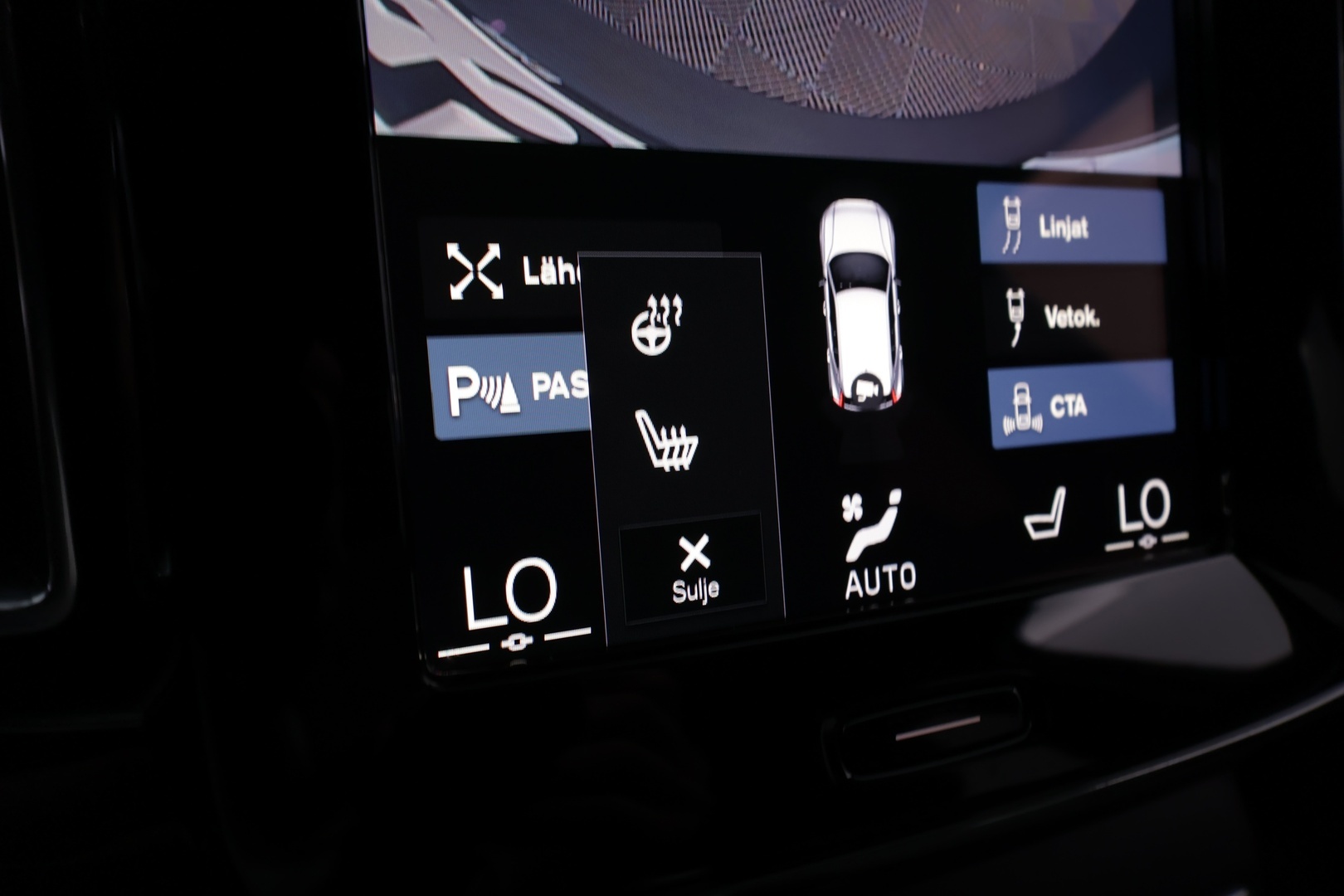 VOLVO XC40 2023