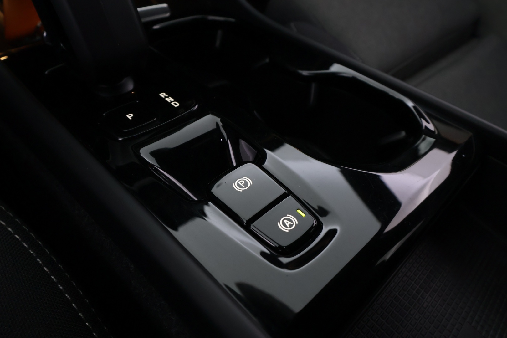 VOLVO XC40 2023