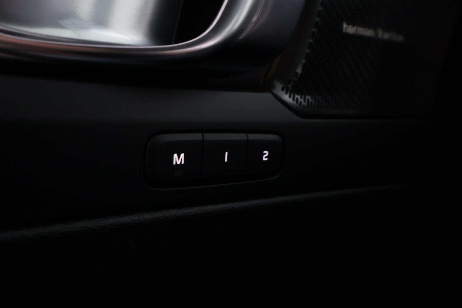VOLVO XC40 2023