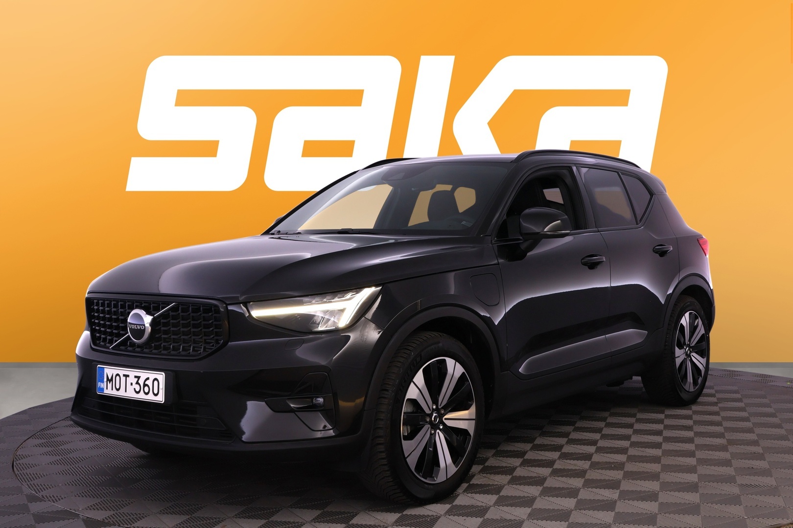 VOLVO XC40 2023