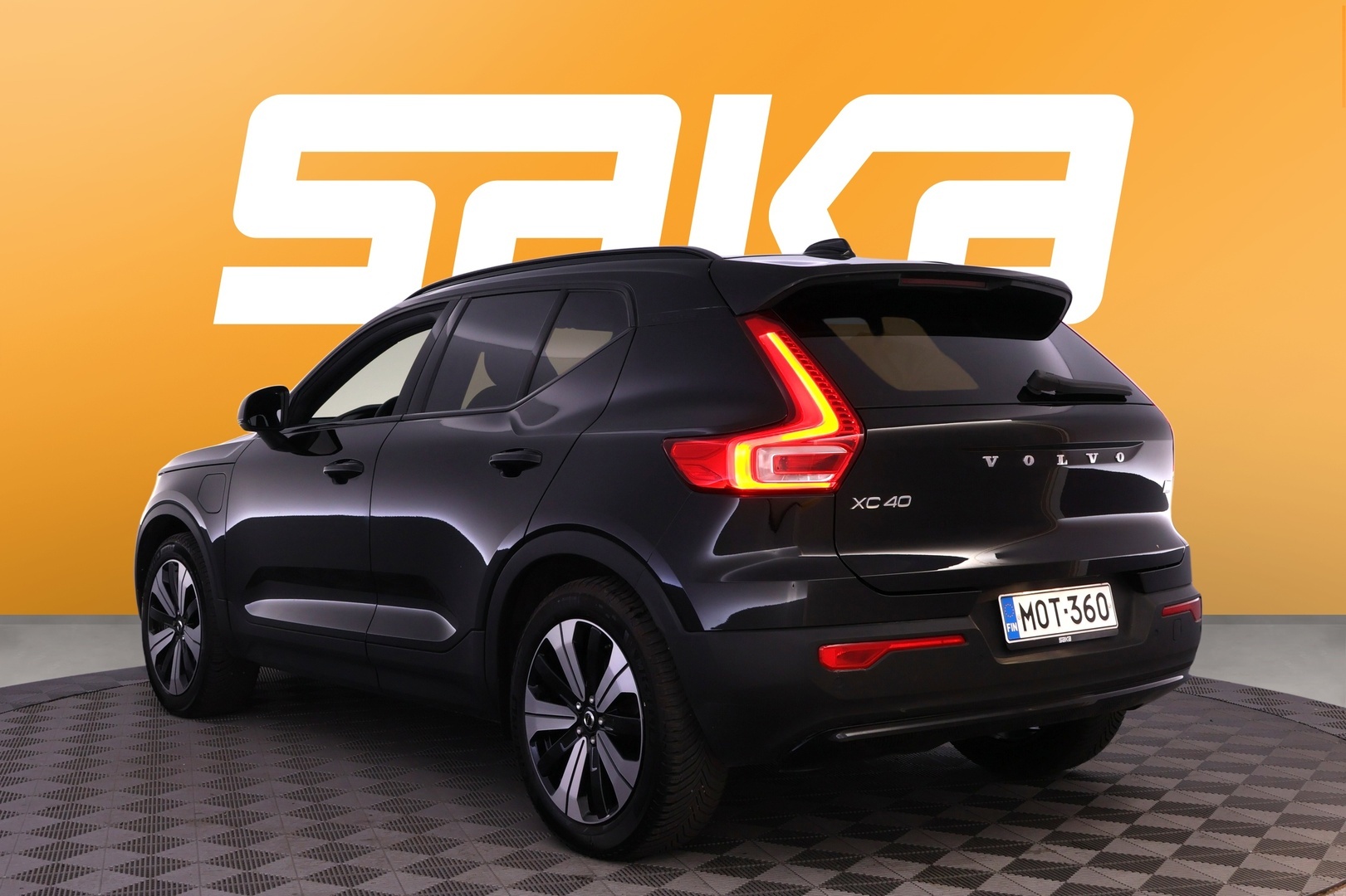 VOLVO XC40 2023