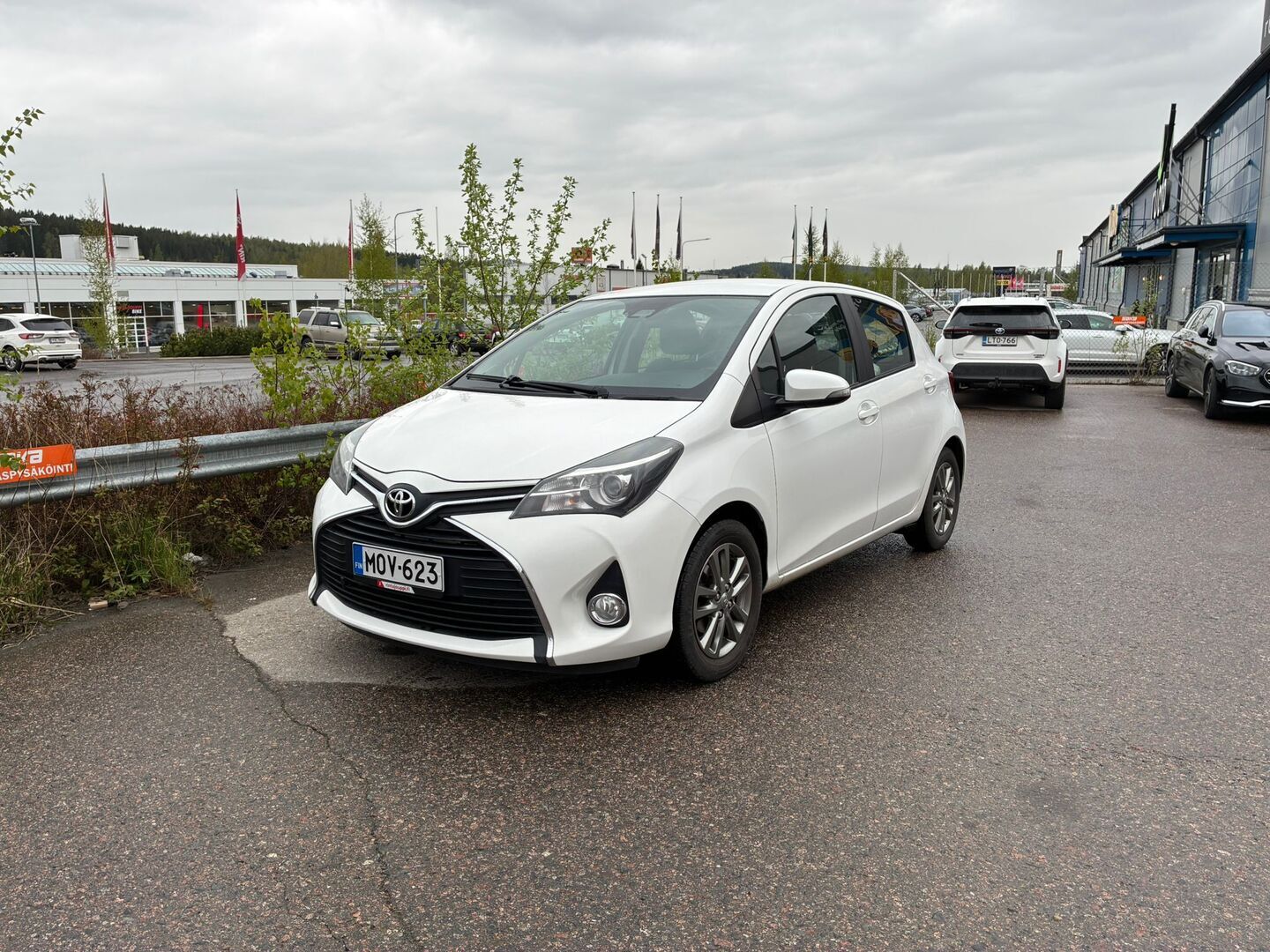 TOYOTA Yaris 2016