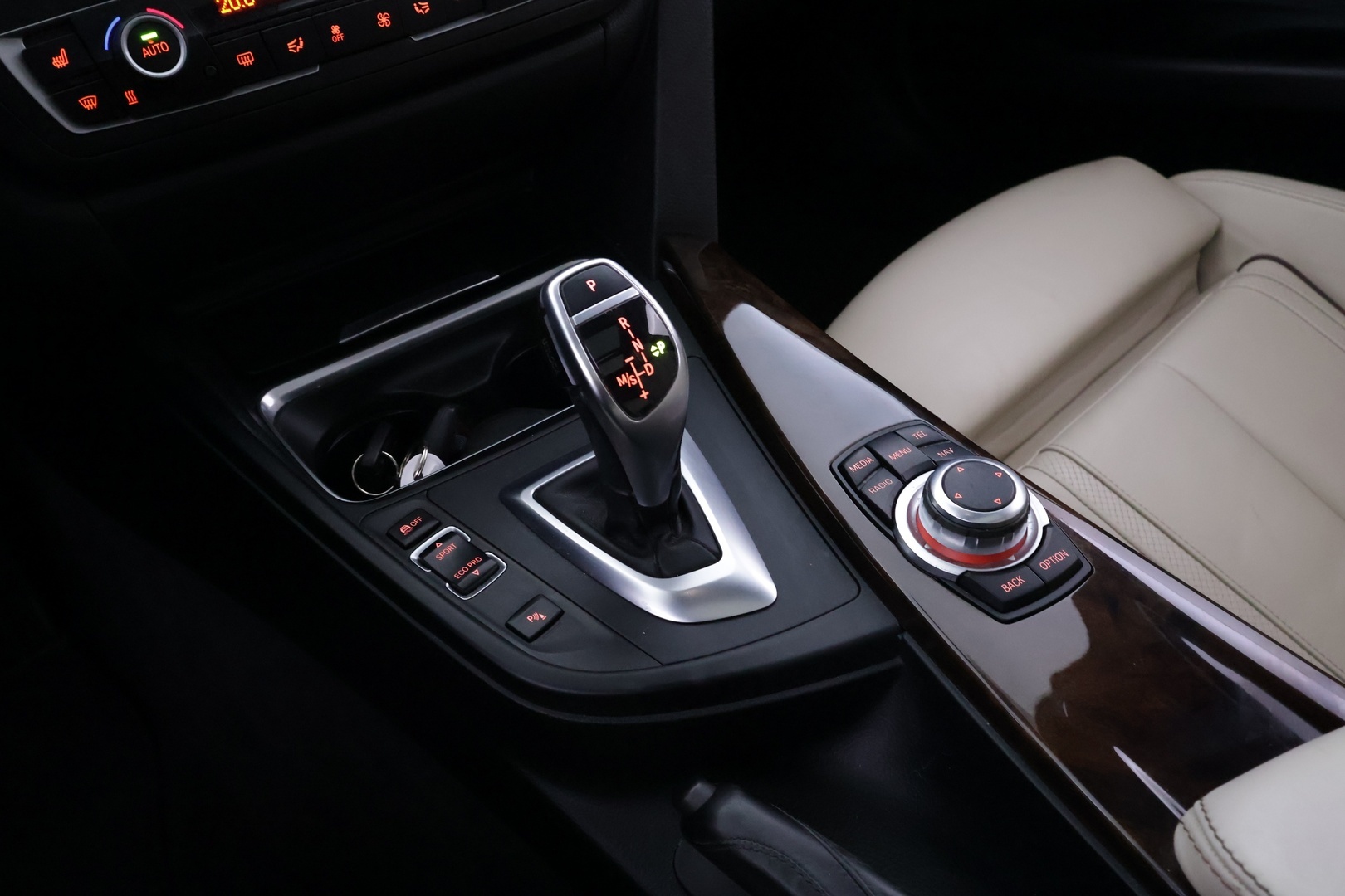 BMW 330 2015