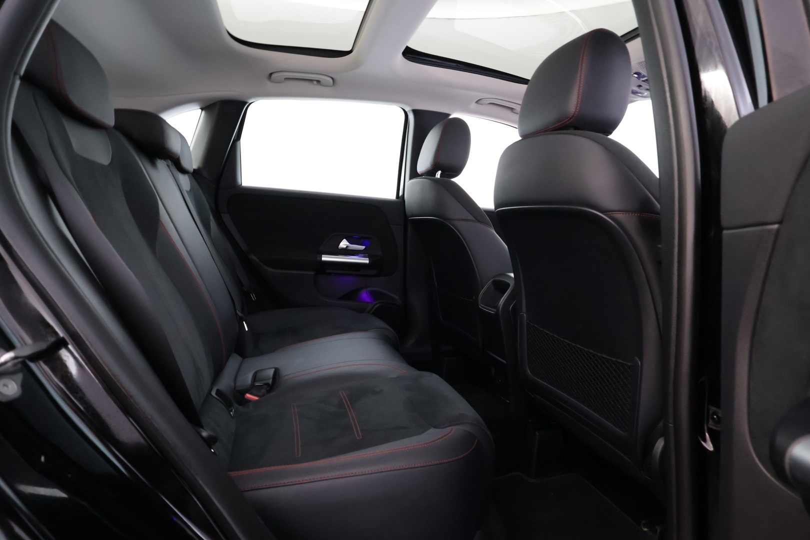 MERCEDES-BENZ B 2023