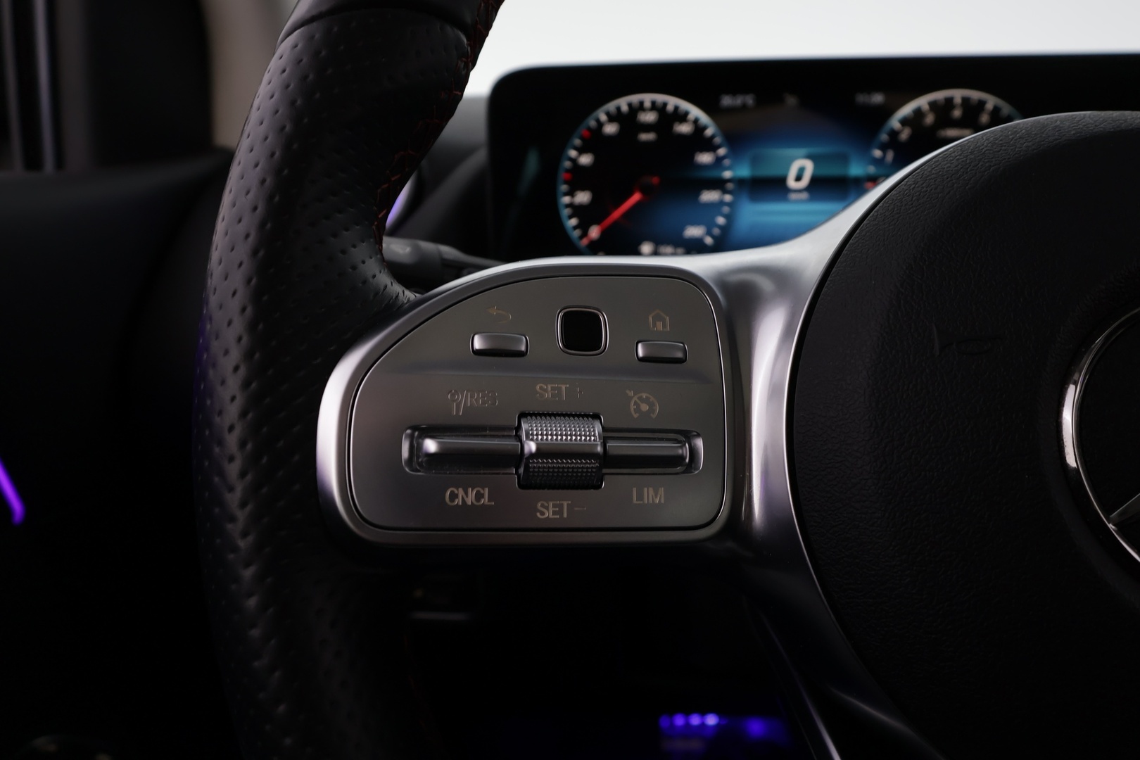 MERCEDES-BENZ B 2023