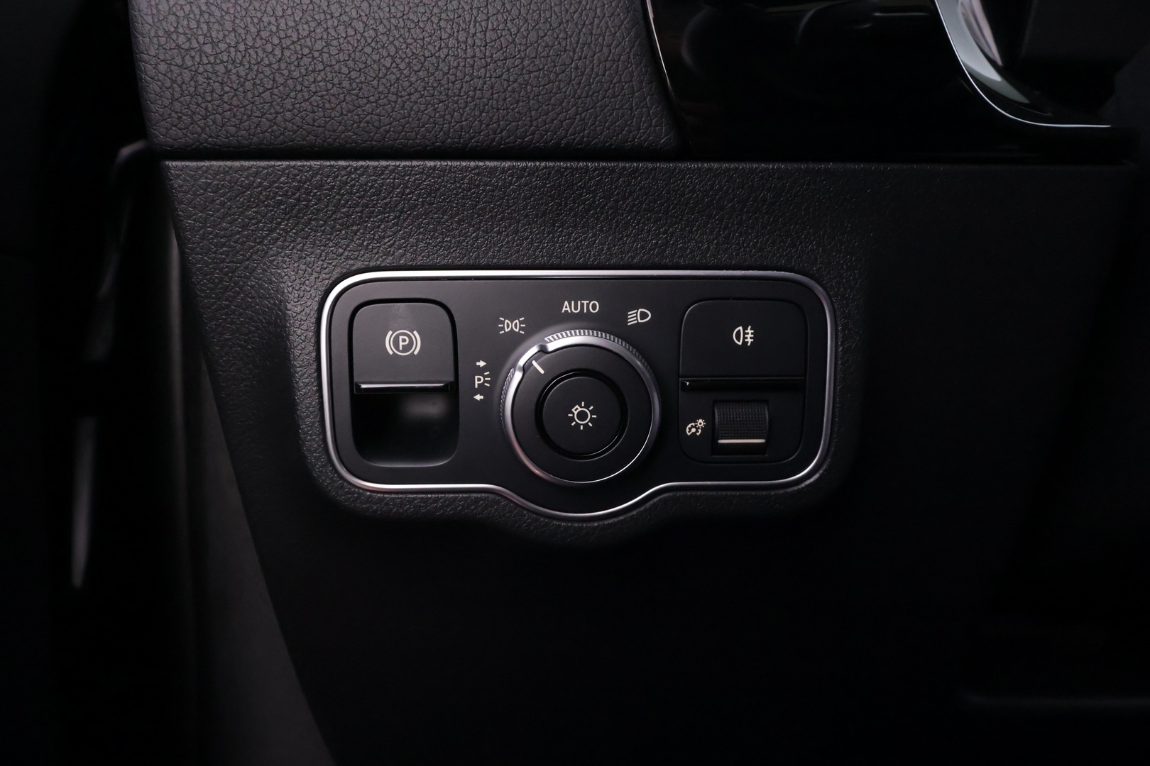 MERCEDES-BENZ B 2023