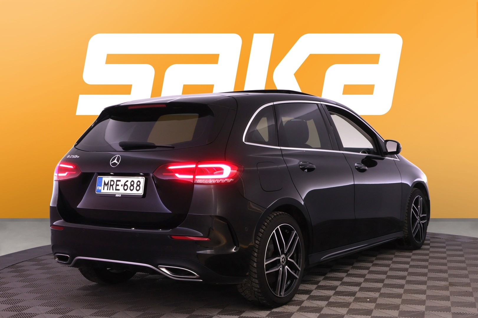 MERCEDES-BENZ B 2023