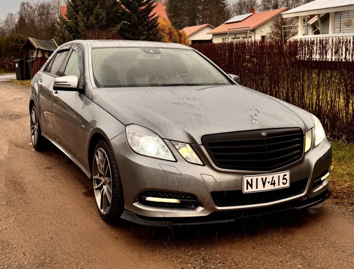 MERCEDES-BENZ E 2012