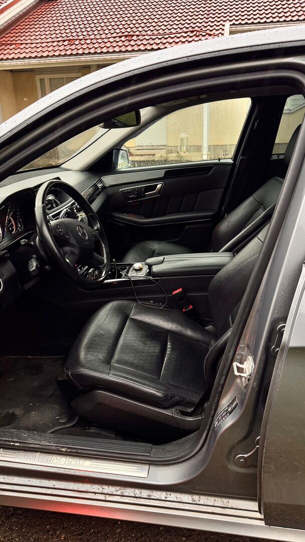 MERCEDES-BENZ E 2012