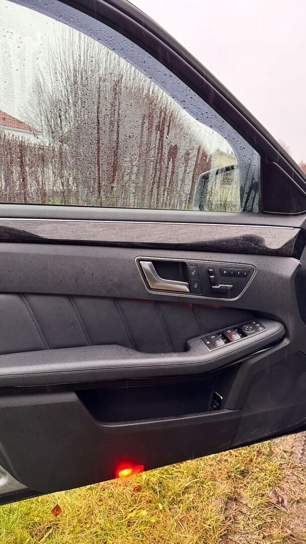 MERCEDES-BENZ E 2012