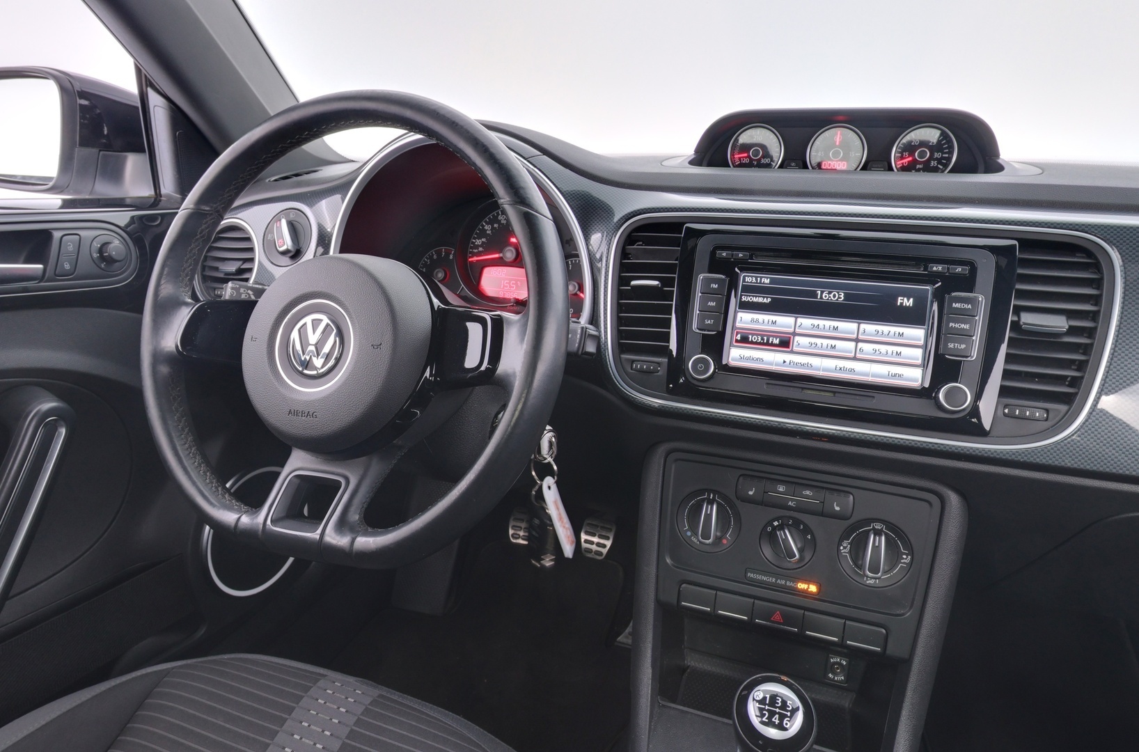 VOLKSWAGEN Beetle 2013