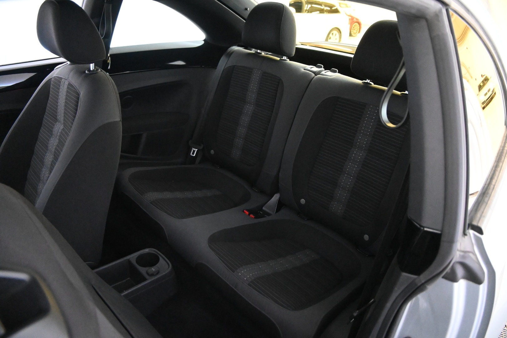 VOLKSWAGEN Beetle 2013