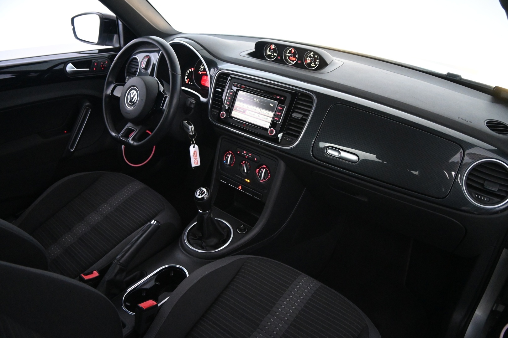 VOLKSWAGEN Beetle 2013