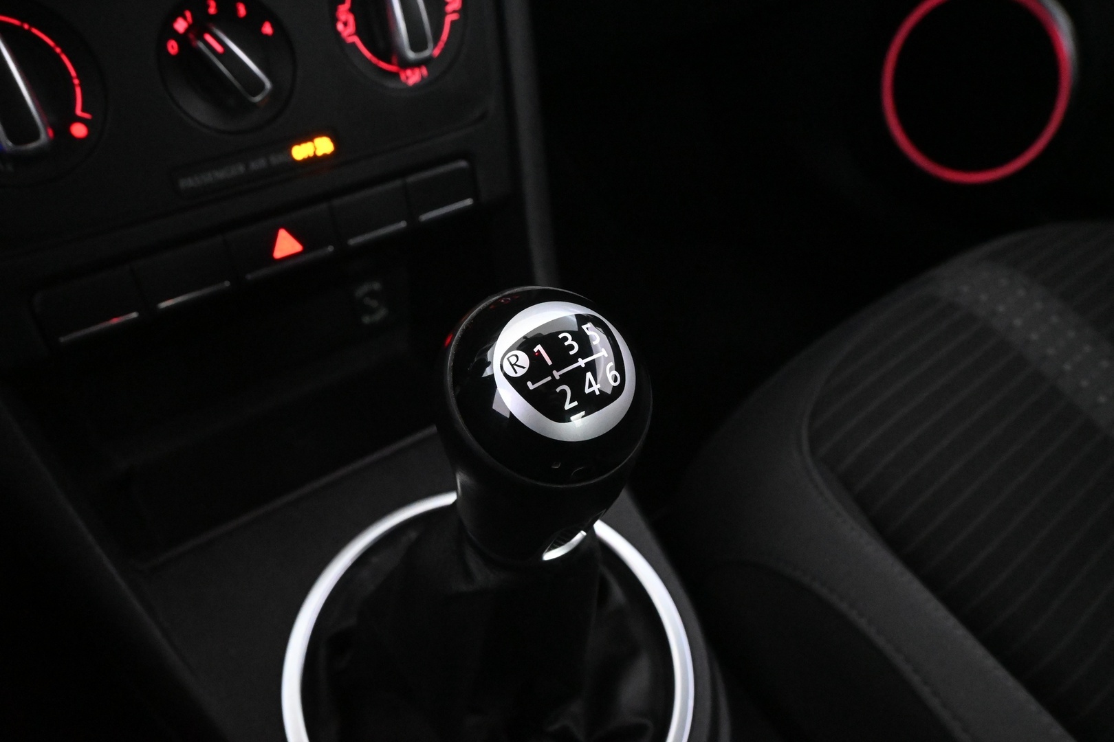 VOLKSWAGEN Beetle 2013