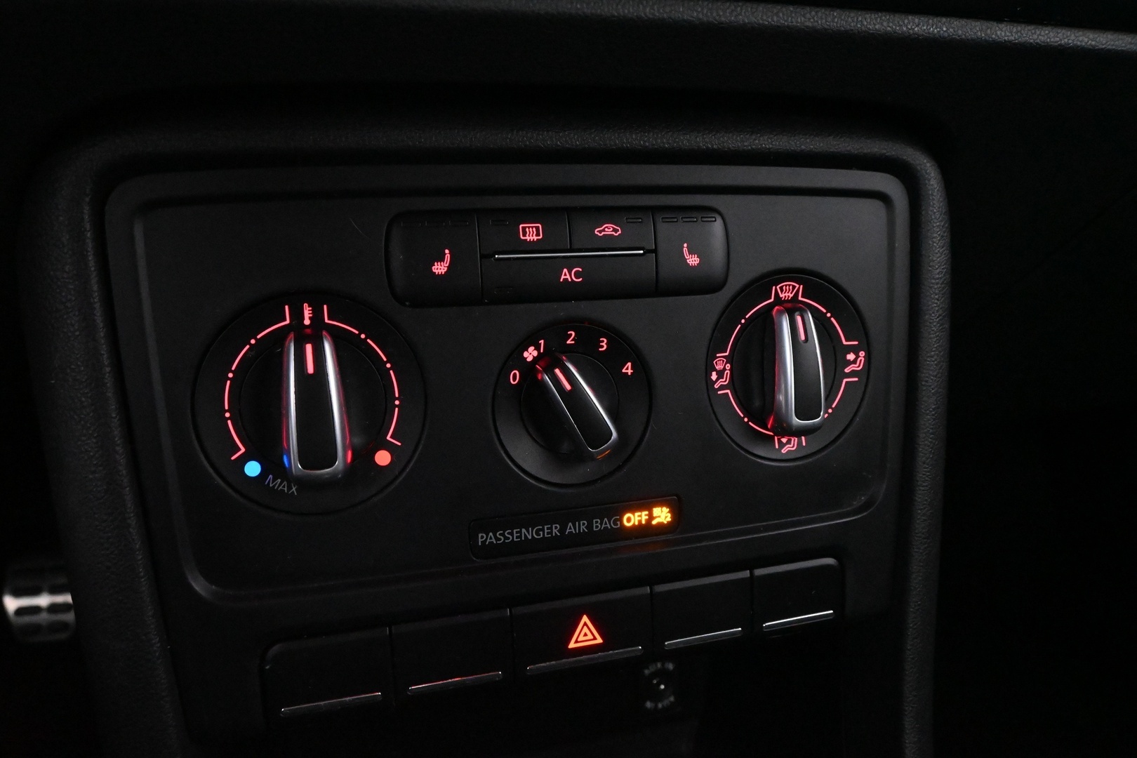 VOLKSWAGEN Beetle 2013