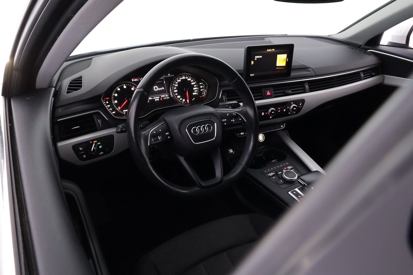 AUDI A4 2016
