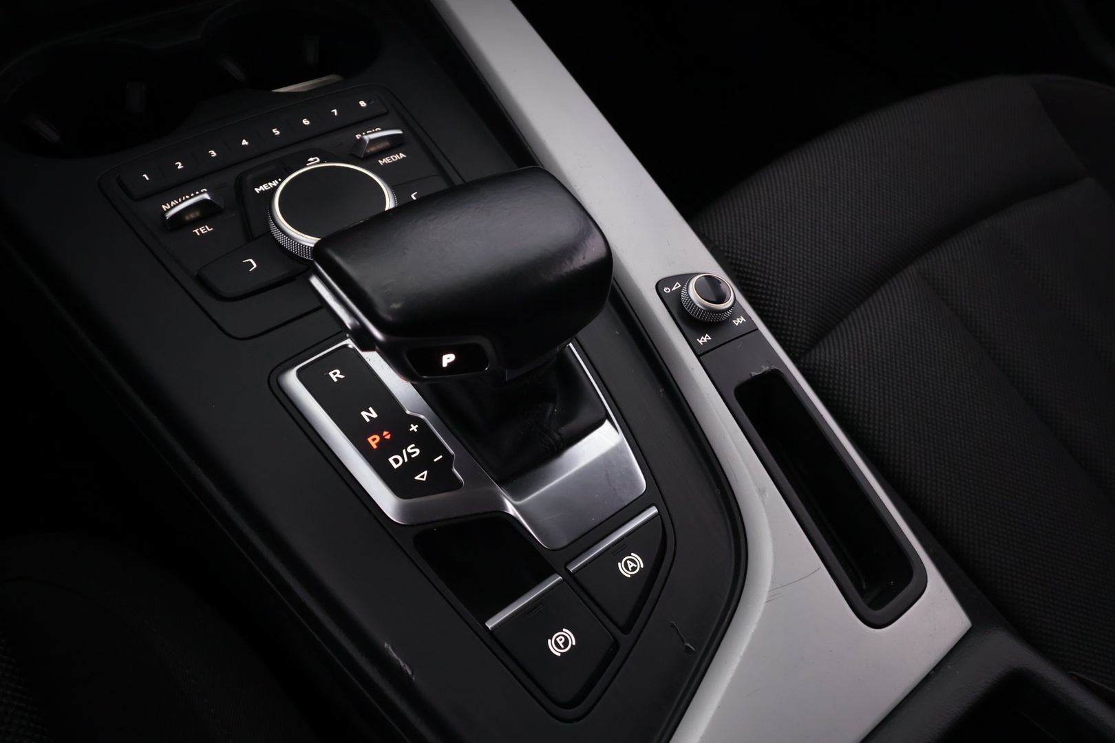 AUDI A4 2016