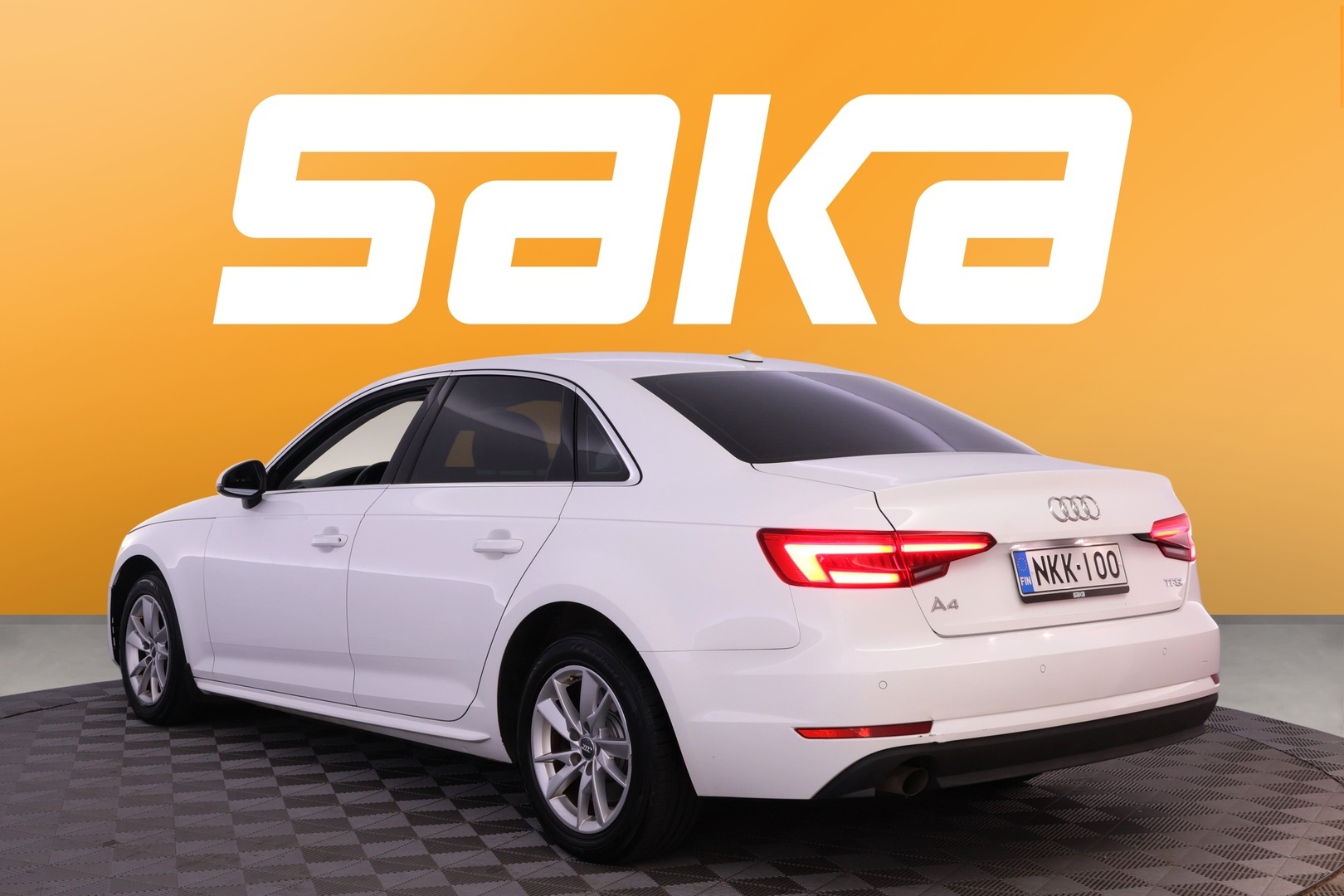 AUDI A4 2016